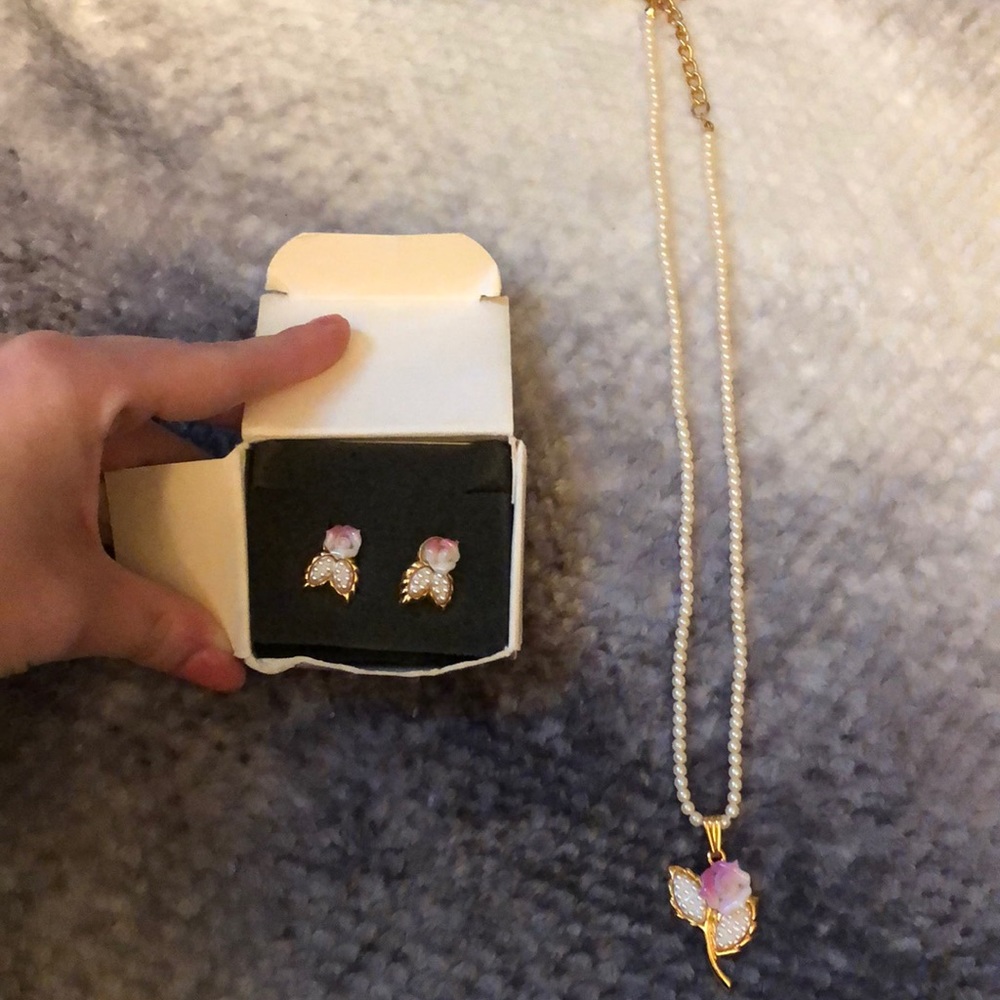Blossom necklace and earrings set
